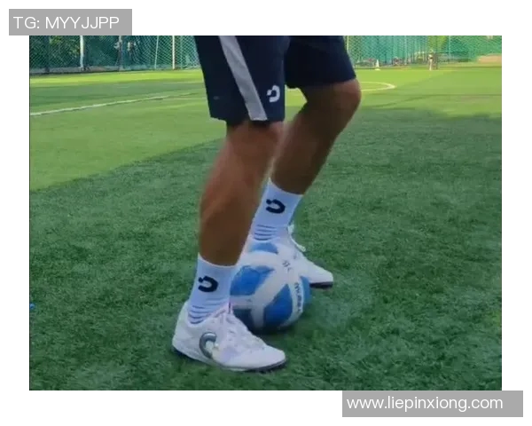 提升球员控球能力的足球训练方法与技巧解析 提升球员控球能力的足球训练方法与技巧解析