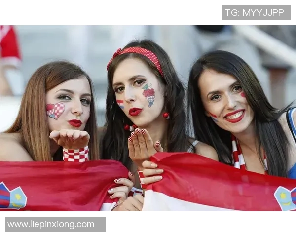 丹麦与波兰激战正酣足球盛宴引发球迷热情高涨